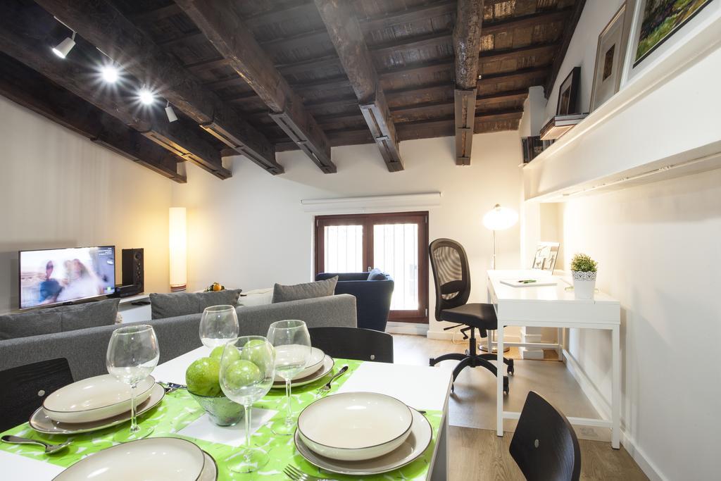 Deluxe One-Bedroom Apartment