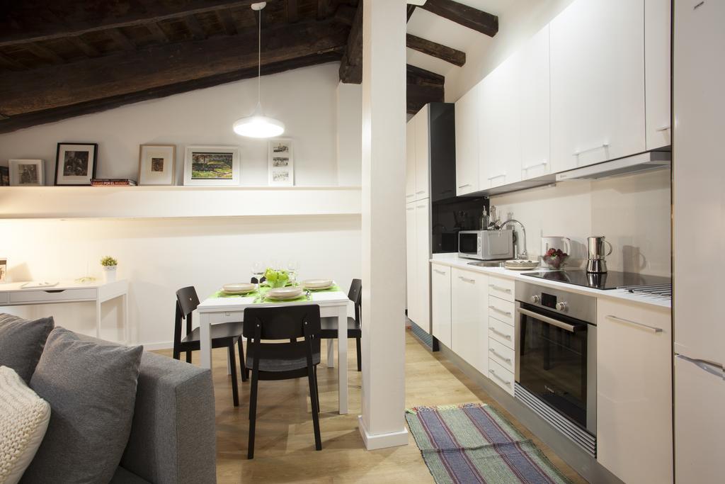 Deluxe One-Bedroom Apartment