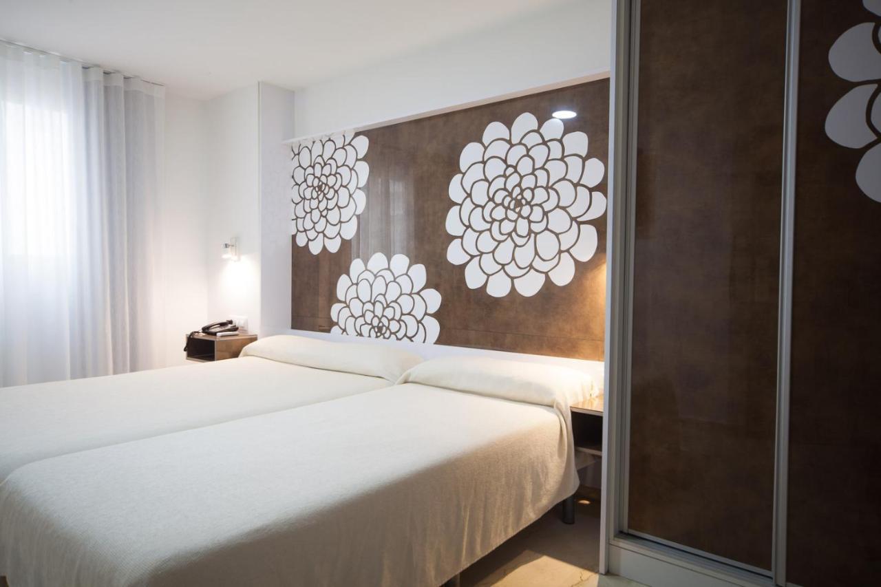 Standard Twin Room Sea View