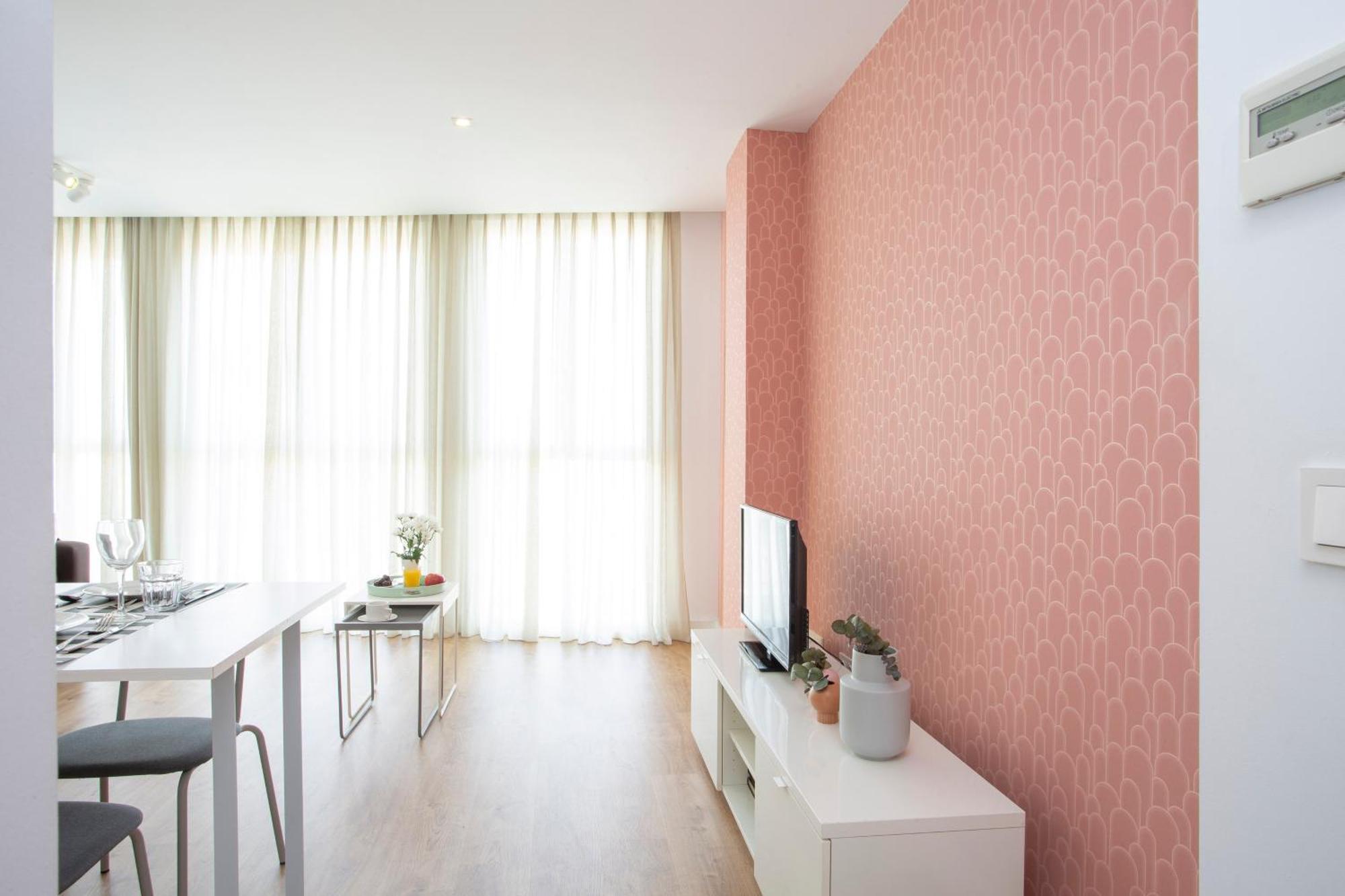 Superior One-Bedroom Apartment