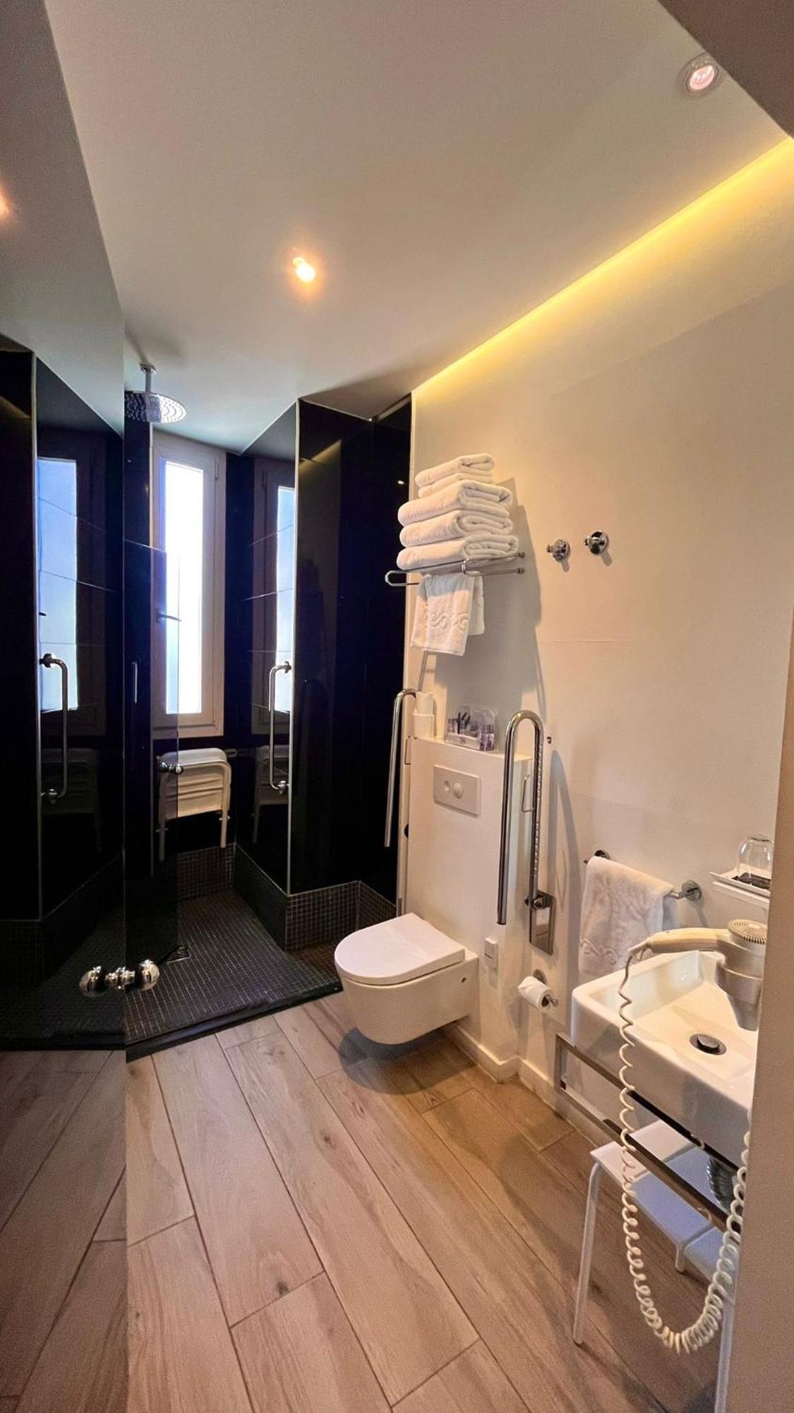 Suite Junior Spa Bath Private Terrace