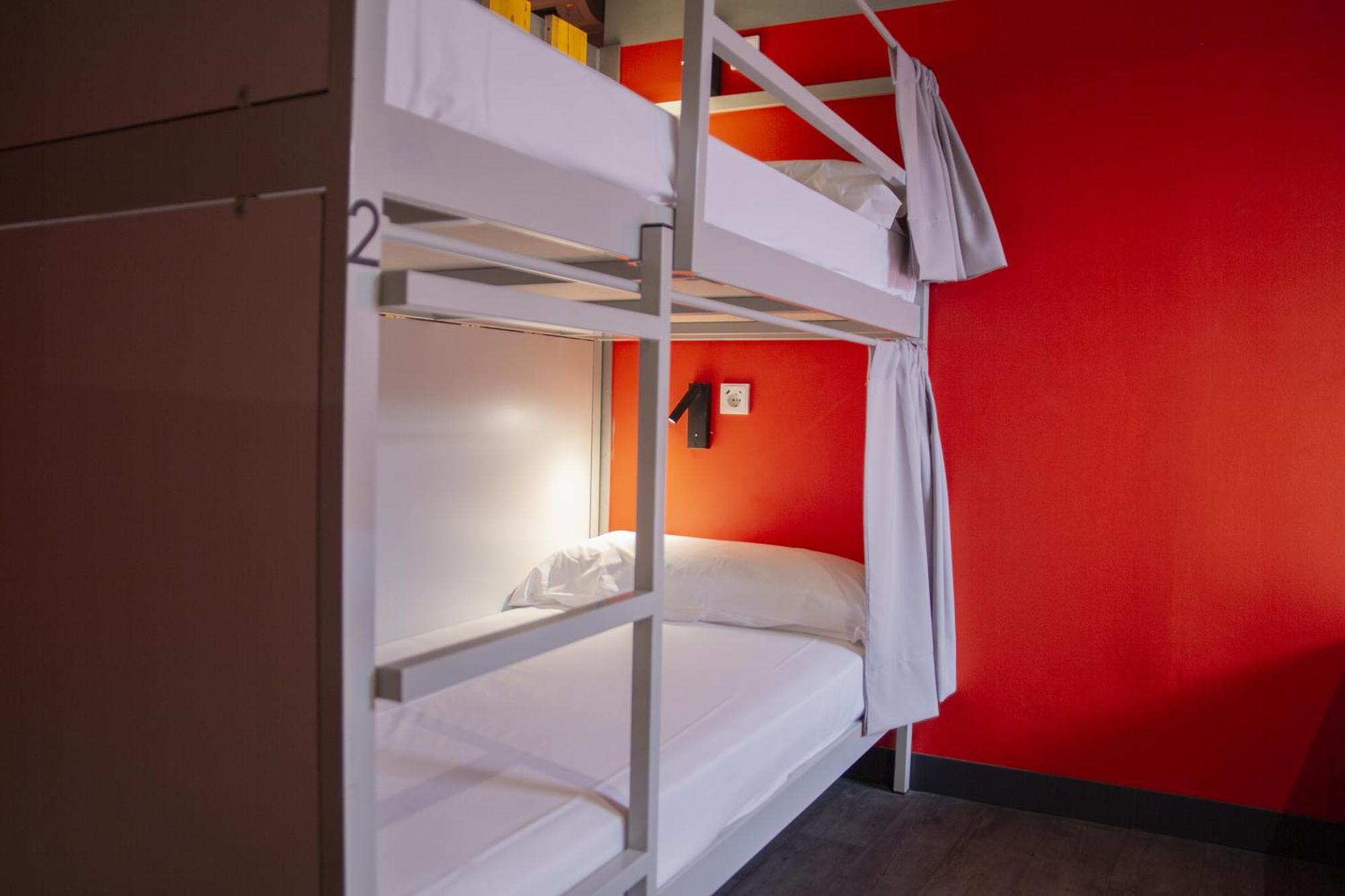 Bed 9-Bed Mixed Dormitory Room Private Bathroom