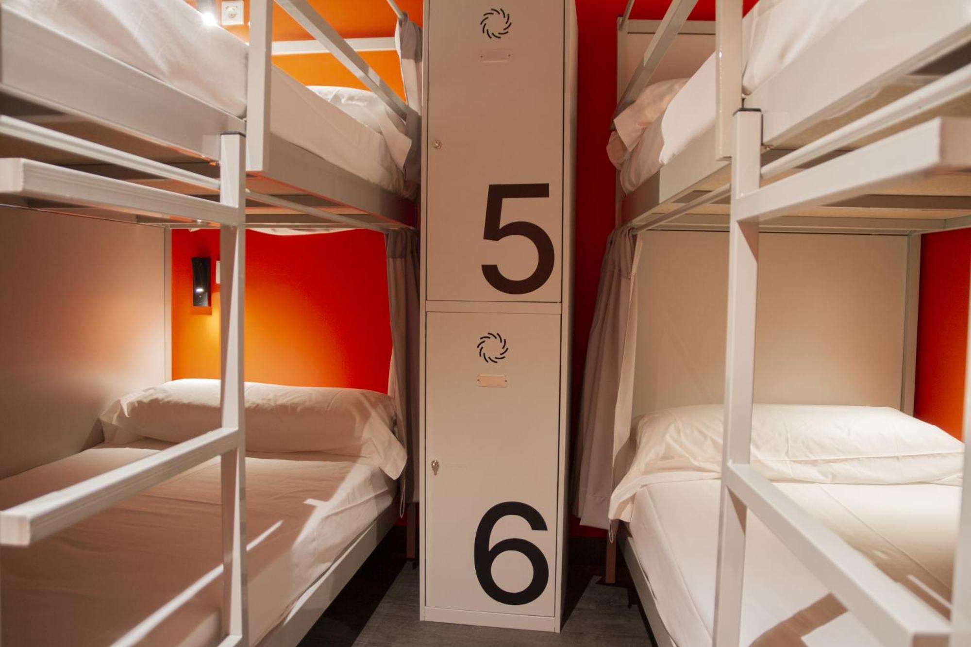 Bed 9-Bed Mixed Dormitory Room Private Bathroom