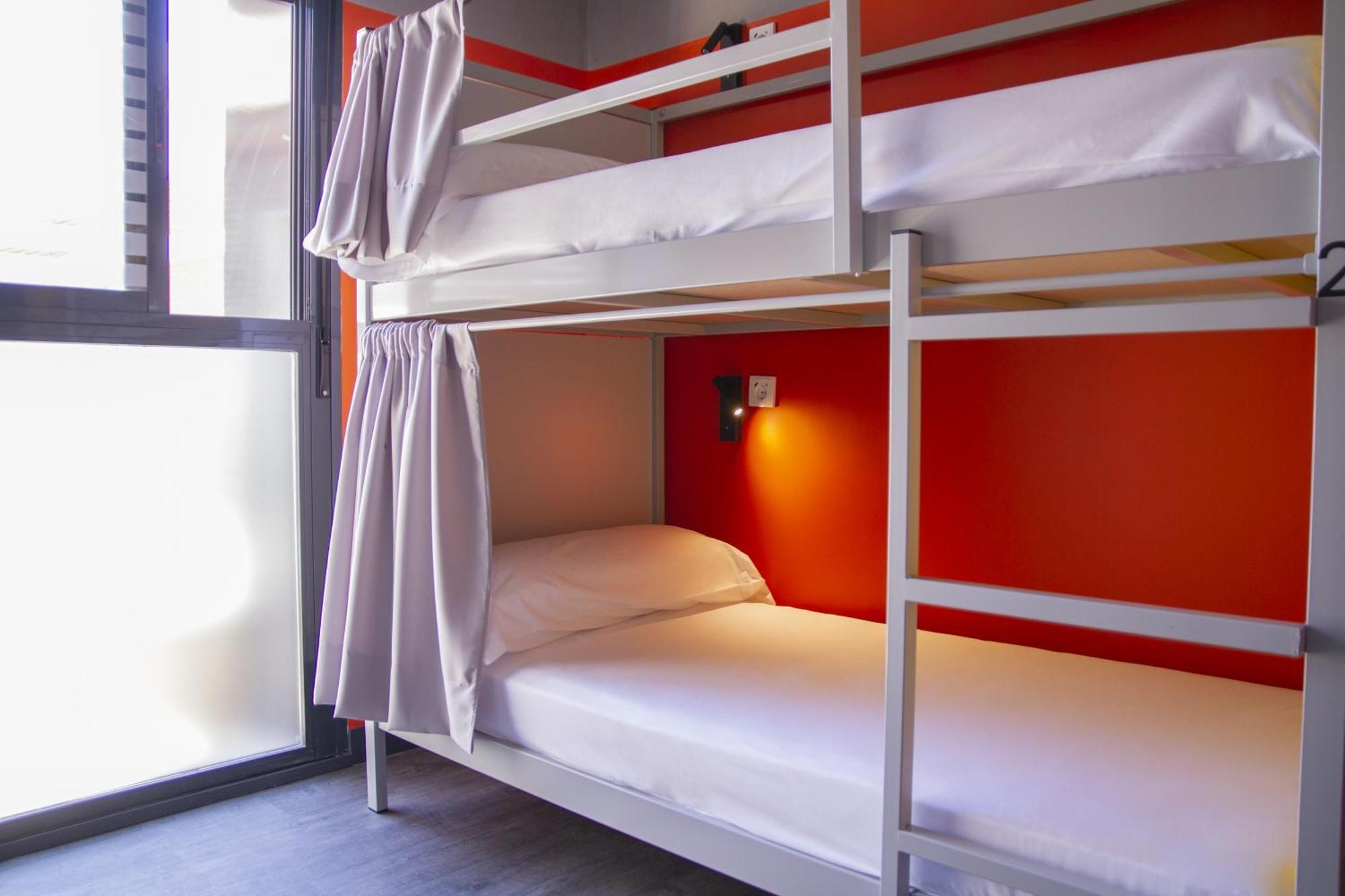 Bed 4-Bed Female Dormitory Room Private Bathroom