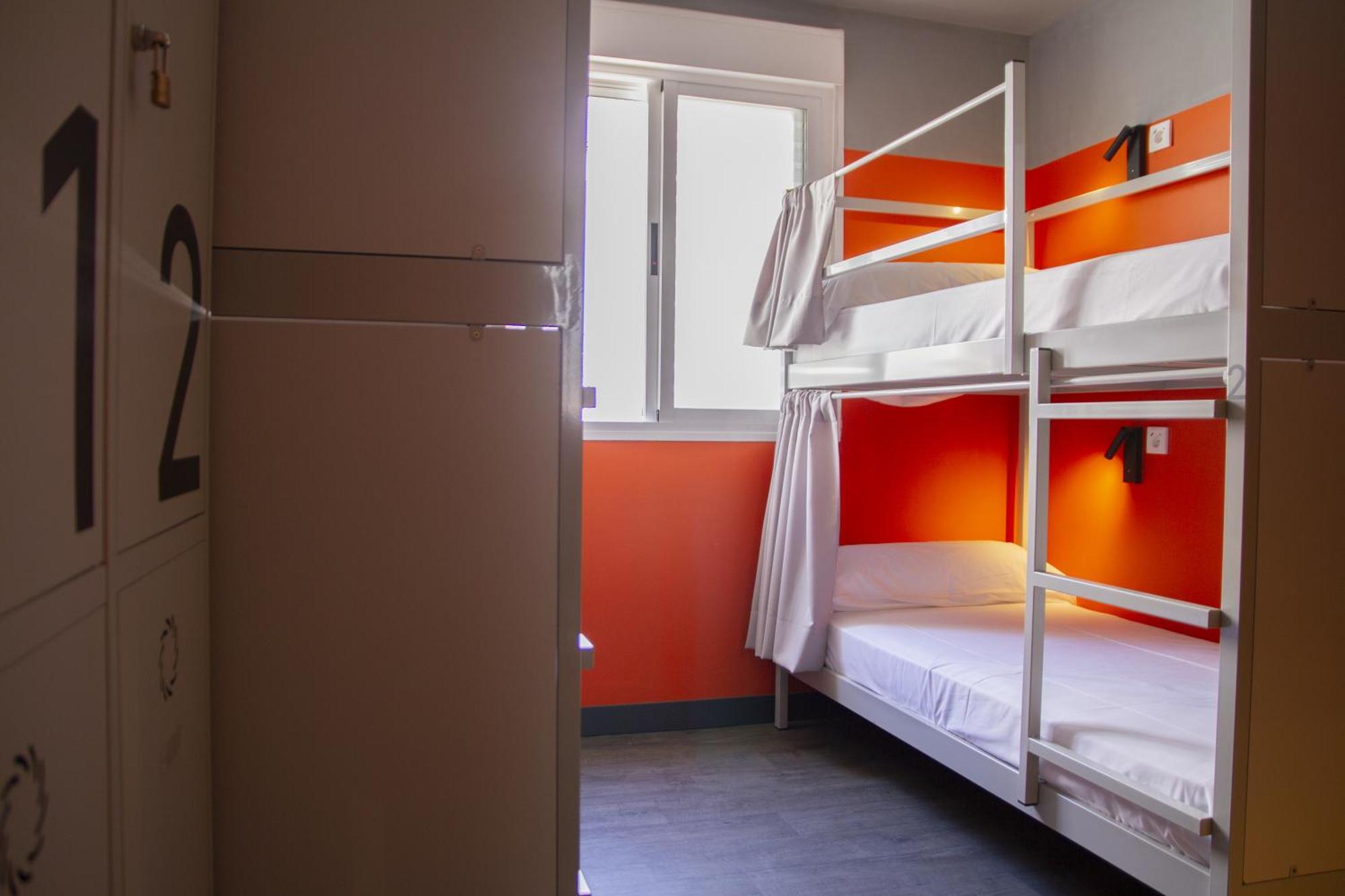 Bed 4-Bed Female Dormitory Room Private Bathroom