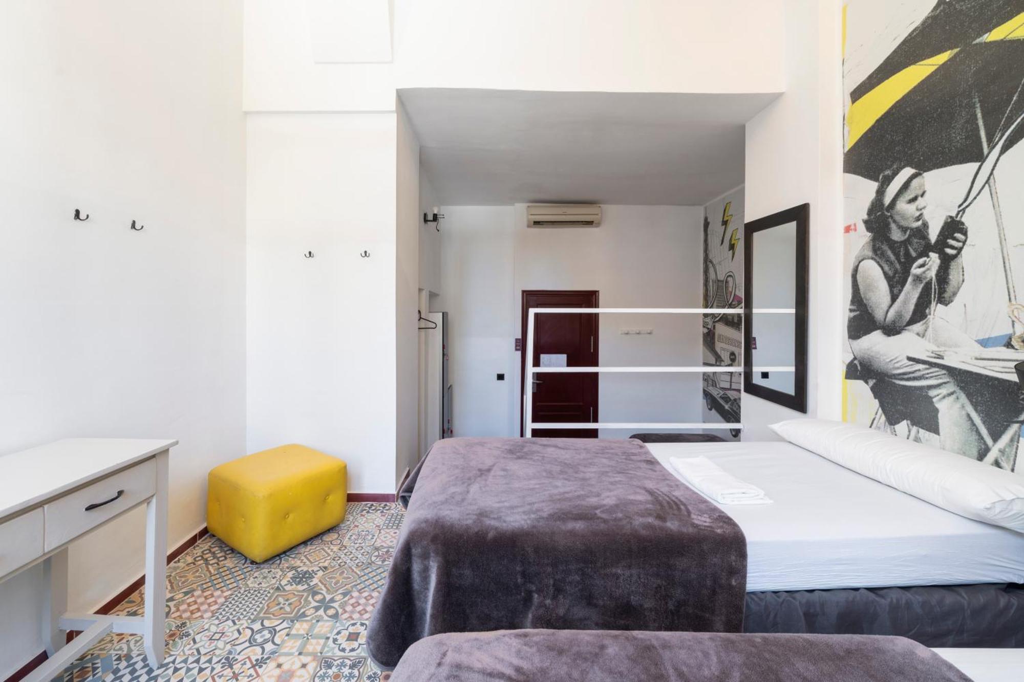 Single Bed 3-Bed Mixed Dormitory Room