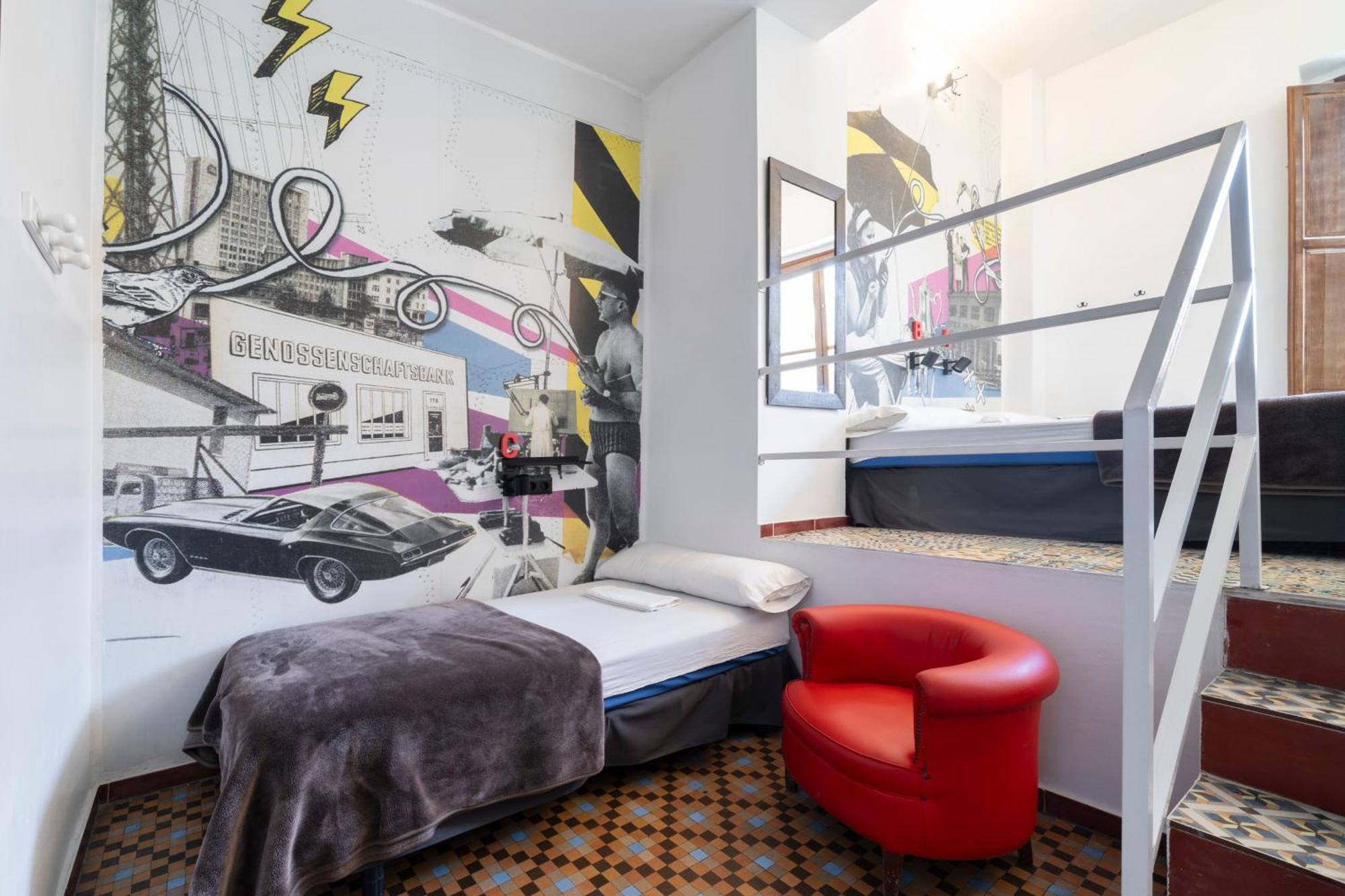Single Bed 3-Bed Mixed Dormitory Room