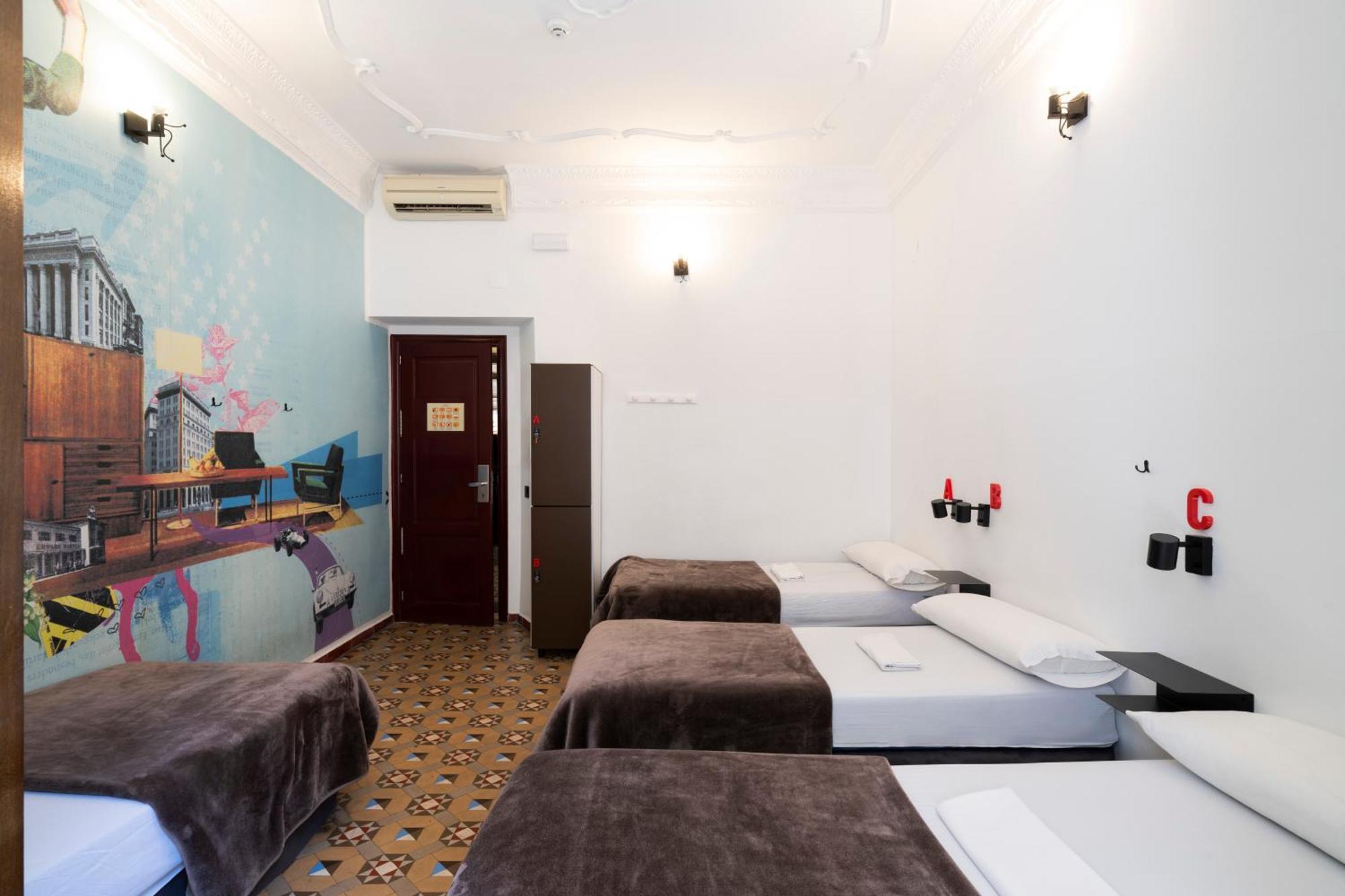 Single Bed 4-Bed Mixed Dormitory Room