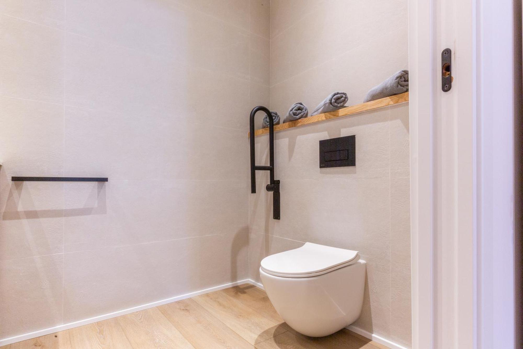 One-Bedroom Deluxe Apartment