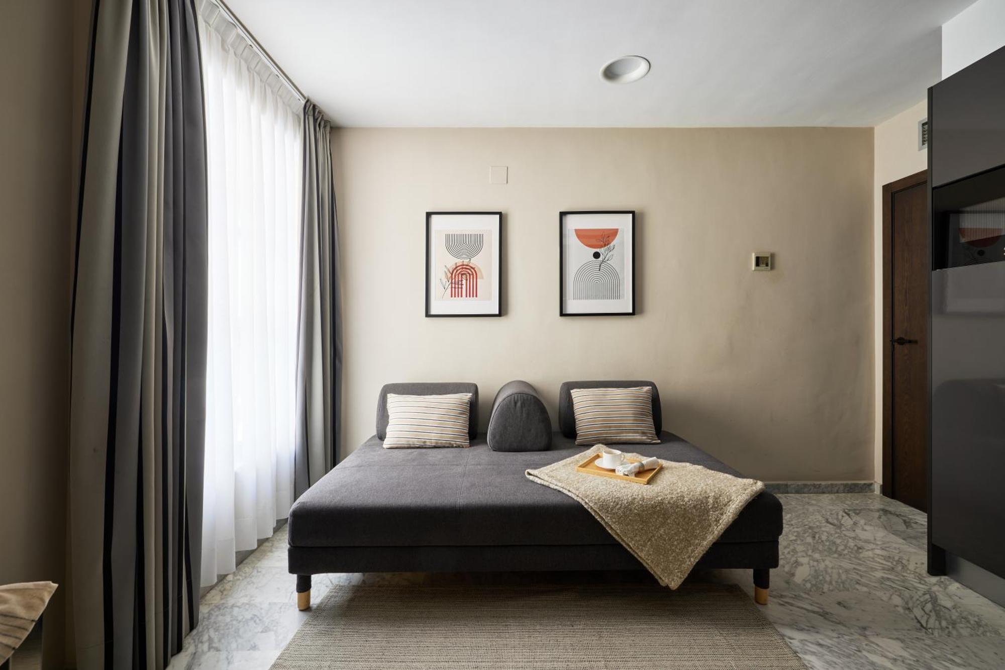 Superior One-Bedroom Apartment