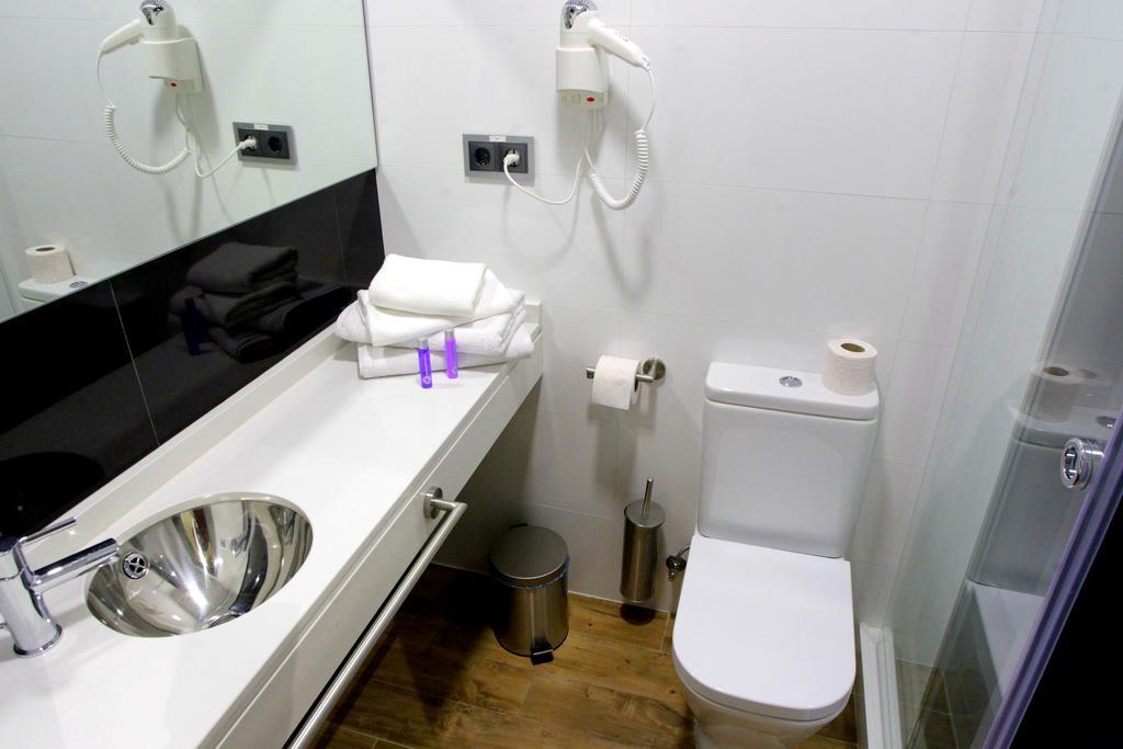 Twin Room Private Bathroom