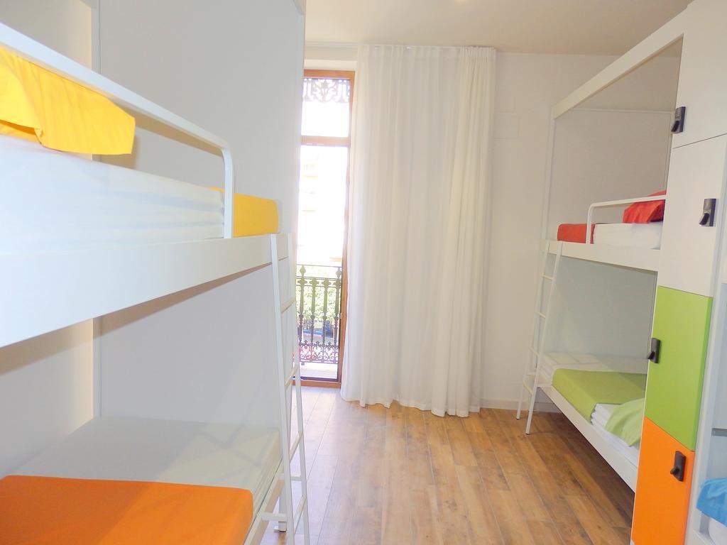Bunk Bed 6-Bed Female Dormitory Room