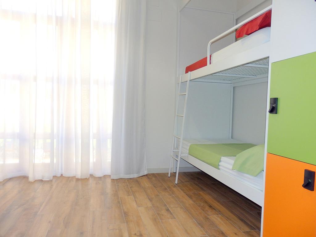 Bunk Bed 6-Bed Female Dormitory Room