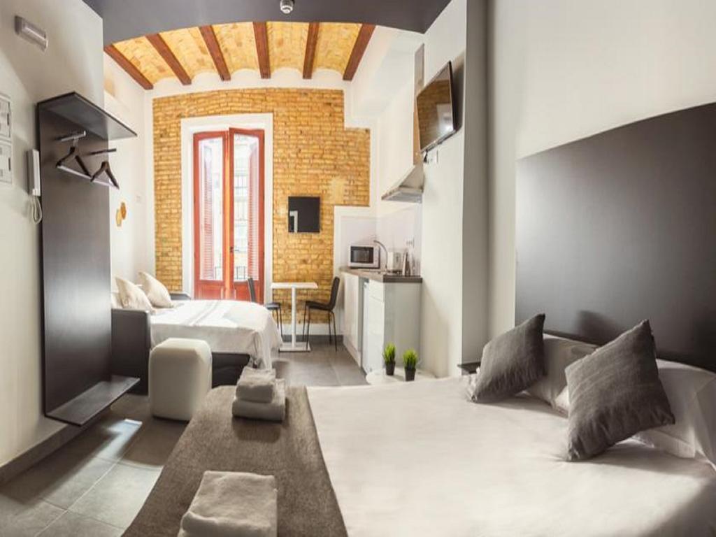 Studio (2 Adults + 2 Children)