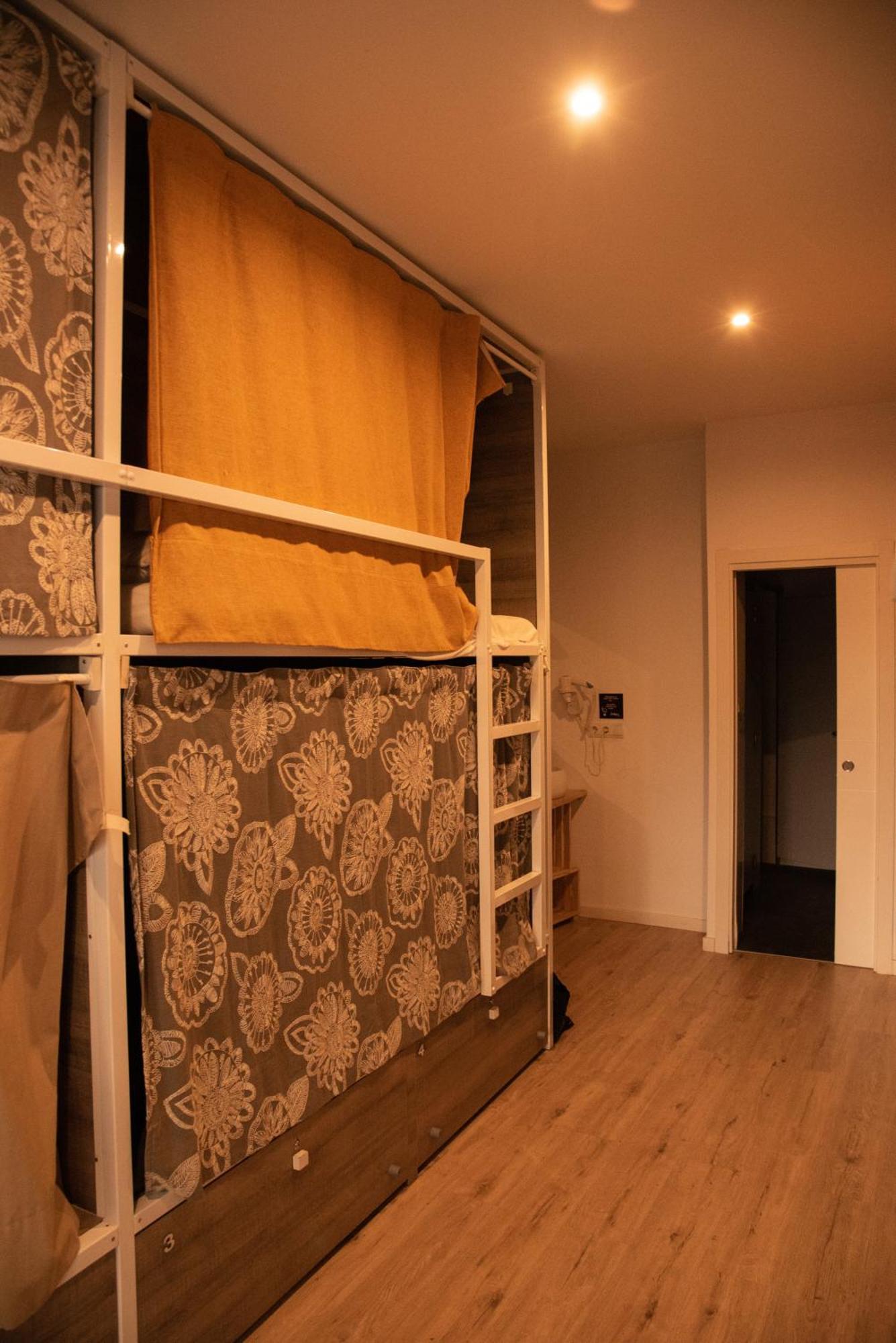 Bed 8-Bed Mixed Dormitory Room