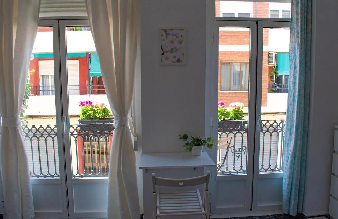 Cosy Apartment With Balcony Between Beach & Center 6P-1