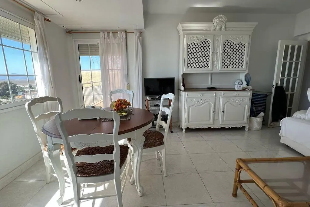 Apartamento con acceso directo a la playa-1