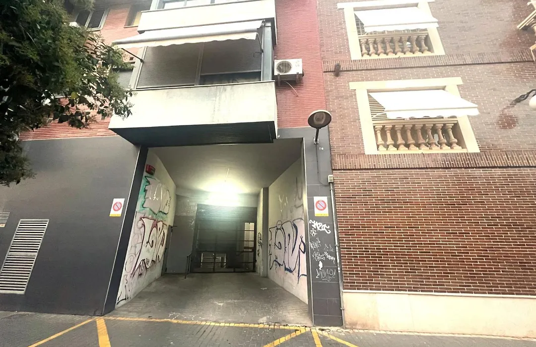 Esmeralda Apartment With Free Private Underground Parking-1