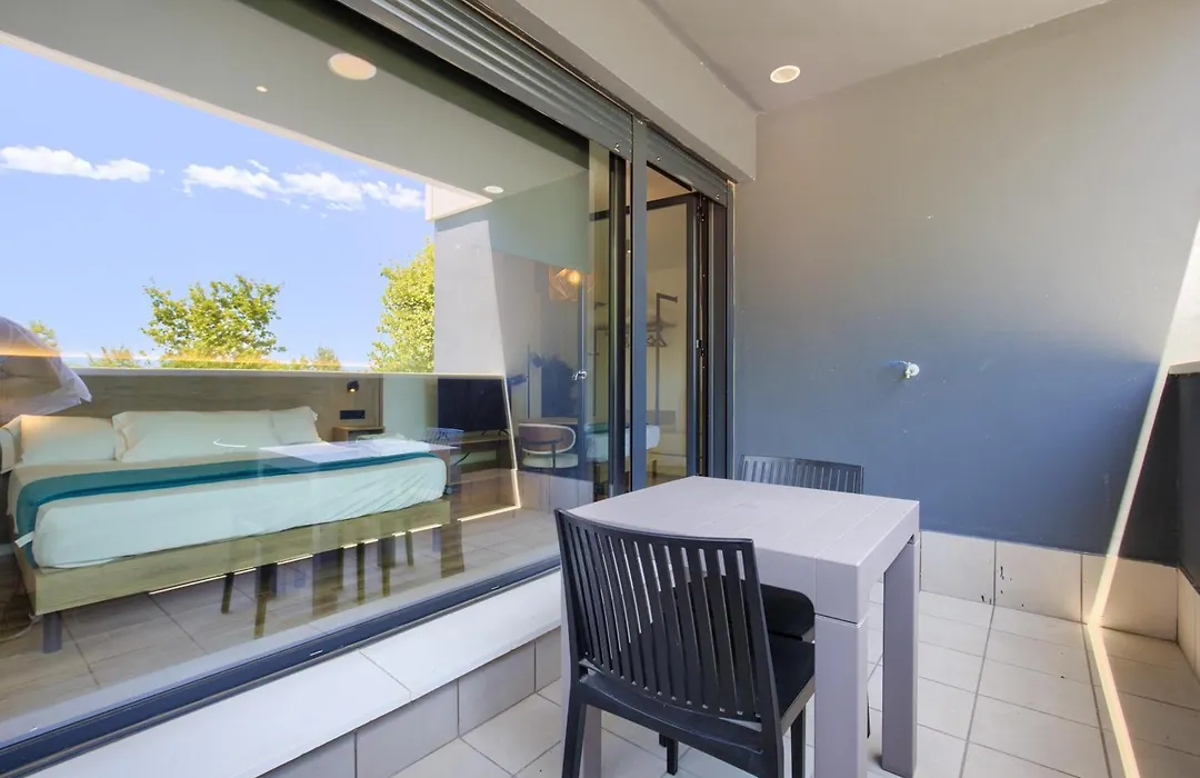 Arena 20 Suites-1