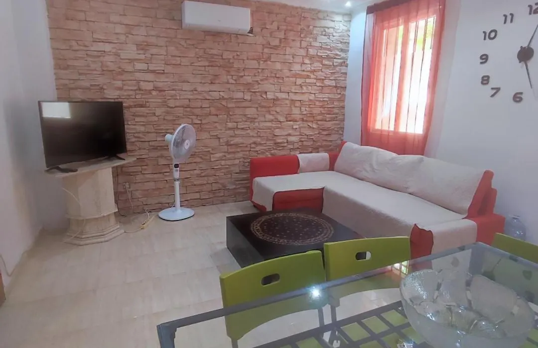 Planta Baja, Bien Comunicada, Cerca De La Playa.-1