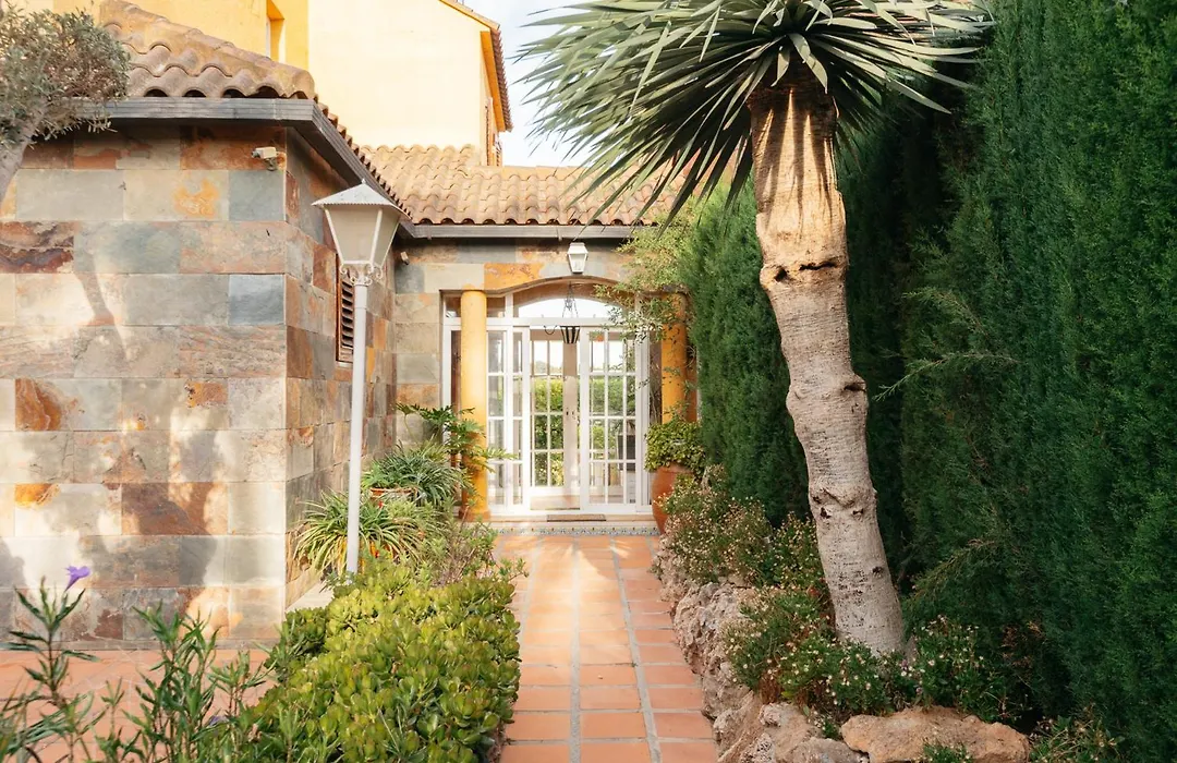 chalet, villa rodeada de naturaleza piscina a doce klm de Valencia y 7 del aeropuerto-1