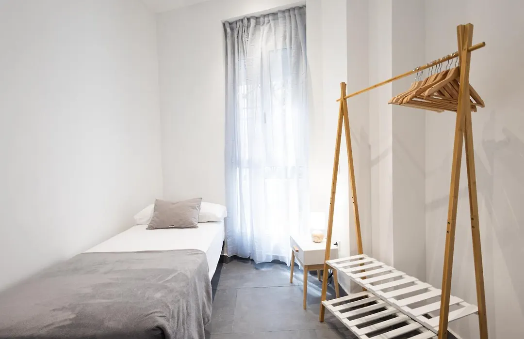 J Center Apartments - Patraix - Ac & Wifi - 10 Min City Center-1