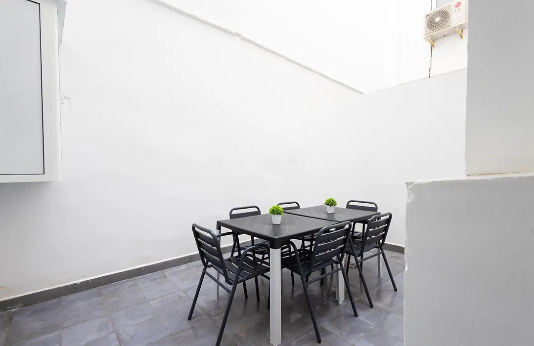 J Center Apartments - Patraix - Ac & Wifi - 10 Min City Center-1