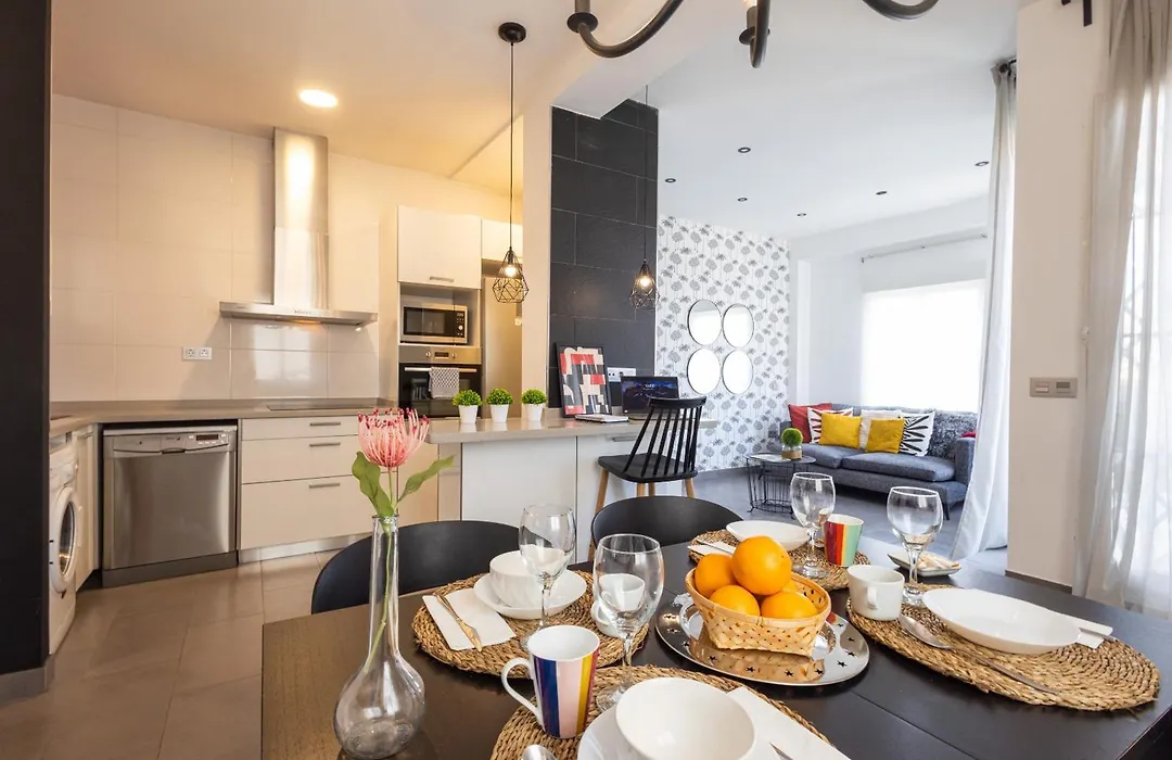 Florit Flats - Stylish 2 Bedroom Ac Wifi Terrace Attic In Valencia Center-1