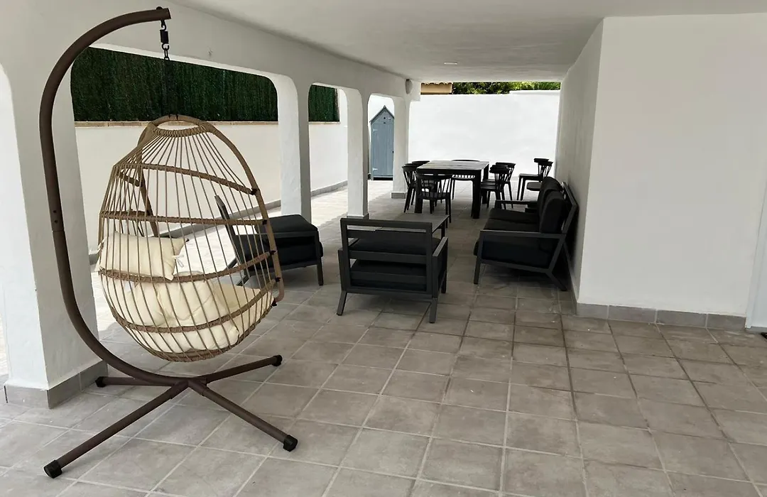 Beachfront Vila-1
