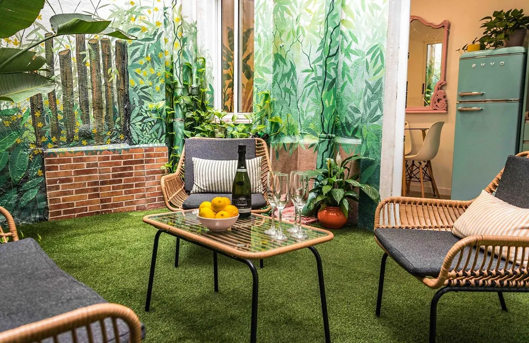 Artistic Flat Next To Ruzafa Welcome To The Jungle-1