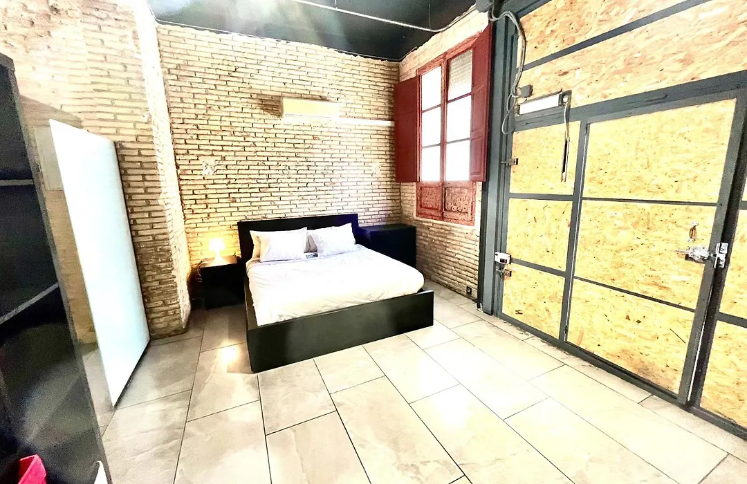Iy Loft 4 - Open Plan Garage Style - Up To 4 People-1
