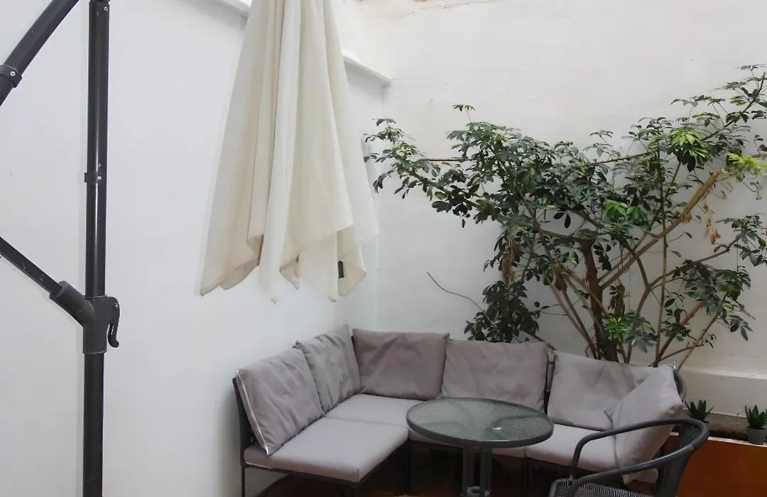 Increible Apartamento Con Terraza Al Lado De Torres De Quart-1