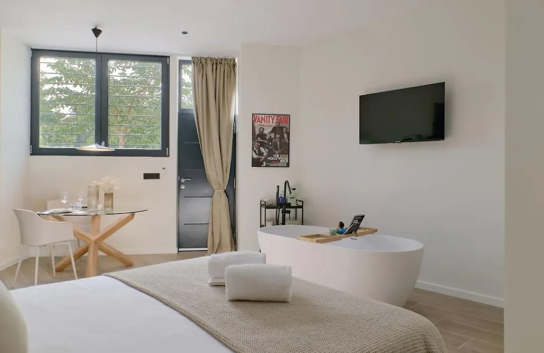Oceanografic Romantic Apartment N2 Virkin Suites-1