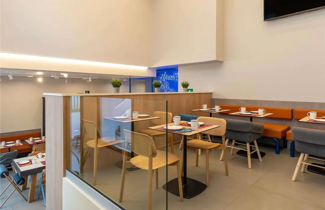 Ibis Budget Valencia Centro Puerto-1