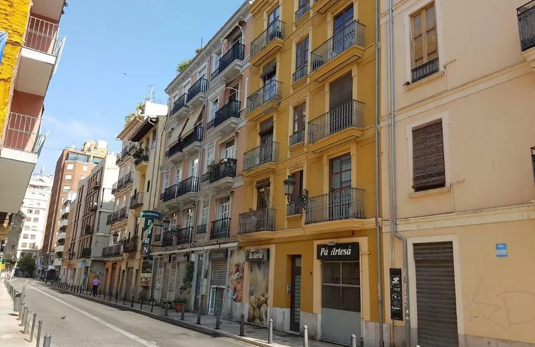 Guillem Sorolla Apartment-1