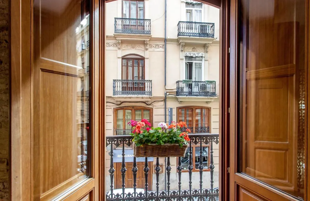 Luxurious & Alluring Home In Historic Town-1
