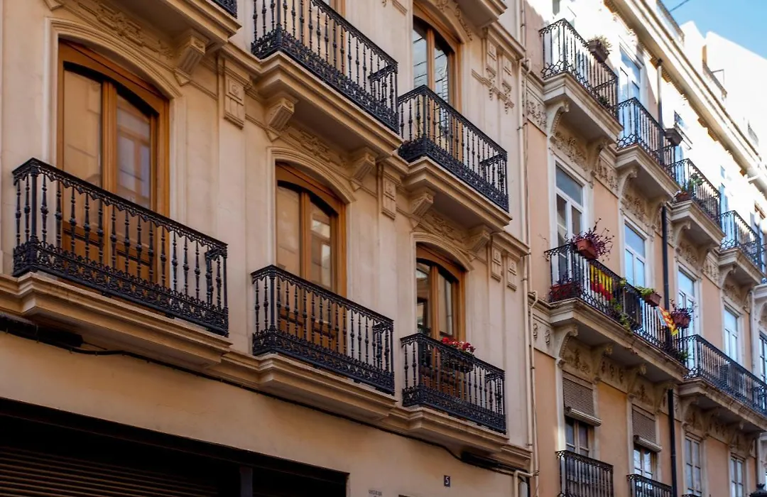 Luxurious & Alluring Home In Historic Town-1