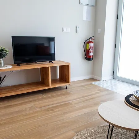 Florit Flats - Port & City Arts - 15 Min Beach-2