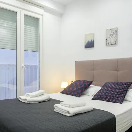 Apartment With Super Comfortable Beds-3