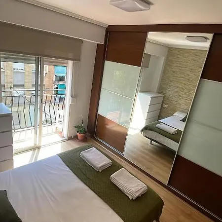 Habitación con balcón en piso compartido-2