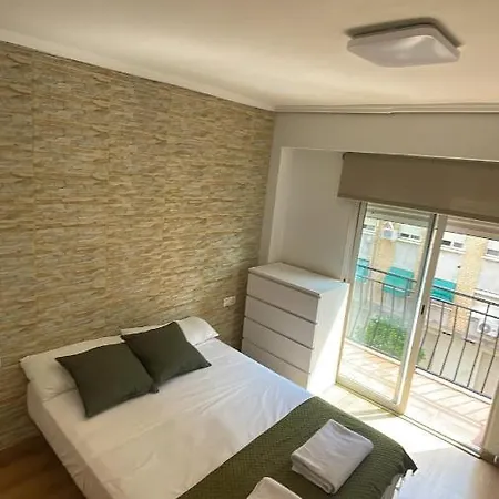 Habitación con balcón en piso compartido-3