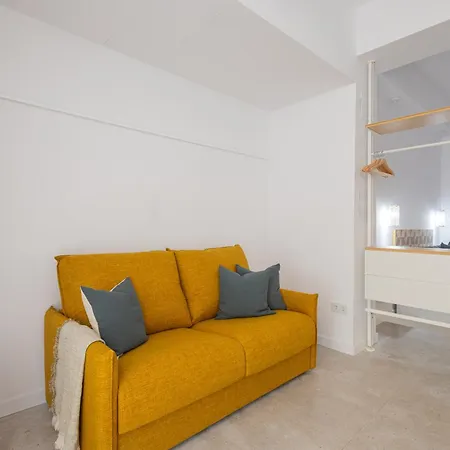 FLORIT FLATS - Ceramic Homes - 4 Guest - AC WiFi - Near Sorolla Train Station-2