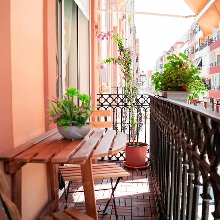 Cosy Apartment With Balcony Between Beach & Center 6P-2
