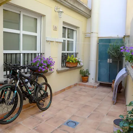 Lovely Apartment Near The Beach & City Of Arts And Sciences-3