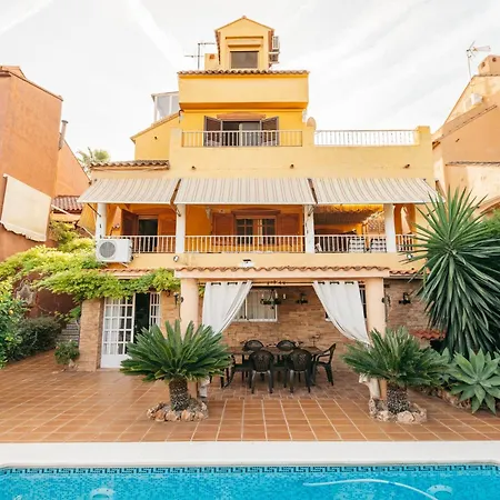 chalet, villa rodeada de naturaleza piscina a doce klm de Valencia y 7 del aeropuerto-3