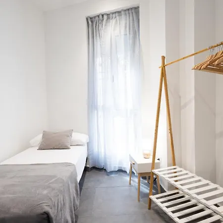 J Center Apartments - Patraix - Ac & Wifi - 10 Min City Center-3