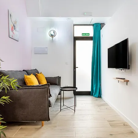 Marie Curie Flats, Lovely Loft-3