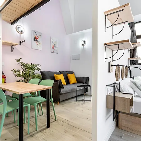 Marie Curie Flats, Lovely Loft-2