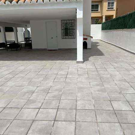 Beachfront Vila-3