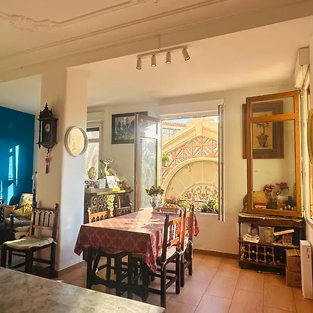 Mirador 5 Del Mercado Central - Habitacion Con Bano Privado En El Centro De La Ciudad Vella-3